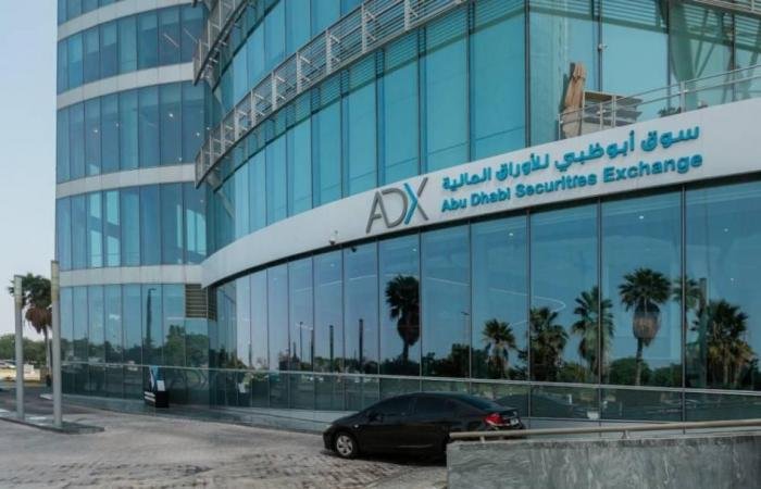 سوق أبوظبي يعزز مكاسبه.. و«الإمارات دبي الوطني» لأعلى مستوى