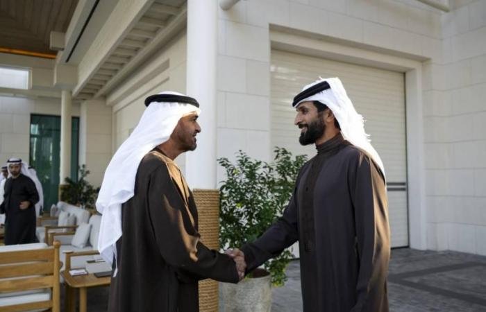 الامارات الان | محمد بن زايد يبحث مع مستشار الأمن الوطني البحريني العلاقات الأخوية (فيديو) | عيون الجزيرة الامارات
