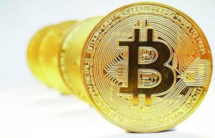 البيتكوين دون 66 ألف دولار