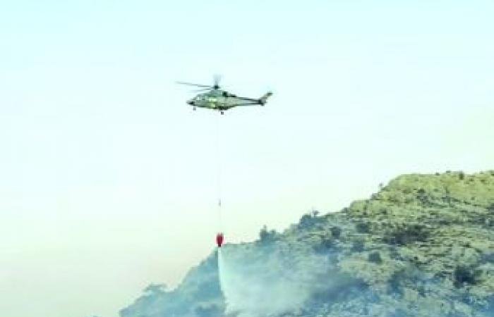 أخبار سلطنة عمان | حريق "رأس الحرق" بولاية الحمراء ينحصر في مساحة محدودة مع تواصل عمليات التبريد | عيون الجزيرة الاخبارية عمان