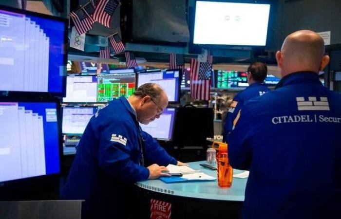 "S&P 500" يتراجع 1% مع تخلي المستثمرين عن أسهم التكنولوجيا