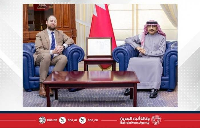 أخبار البحرين | وزير التربية والتعليم يستقبل نائب الرئيس التنفيذي بمؤسسة تايمز للتعليم العالي | عيون الجزيرة