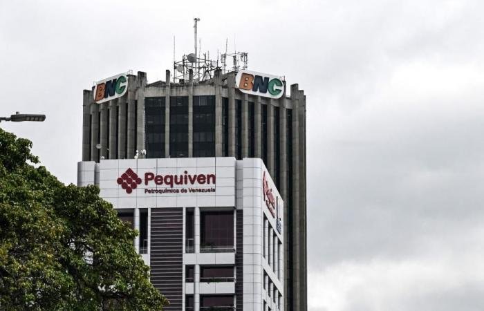 وزير الطاقة الأمريكي يتوقع مبيعات بـ5 مليارات دولار لنفط فنزويلا خلال أشهر