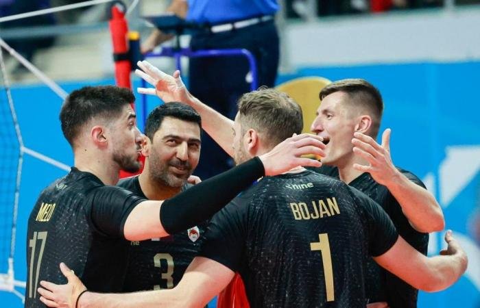 أخبار قطر | بطولة غرب آسيا للكرة الطائرة.. الريان يتجاوز الكويت الكويتي ويواجه دار كليب البحريني في النهائي السبت | عيون الجزيرة قطر