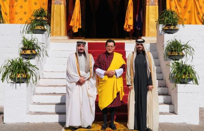 أخبار قطر | ملك بوتان يتسلم أوراق اعتماد سفير قطر | عيون الجزيرة قطر