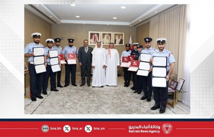 أخبار البحرين | رئيس لجنة «معاً» يستقبل مدير البرنامج ويكرّم عدداً من منتسبيه الحاصلين على الشهادات الاحترافية | عيون الجزيرة