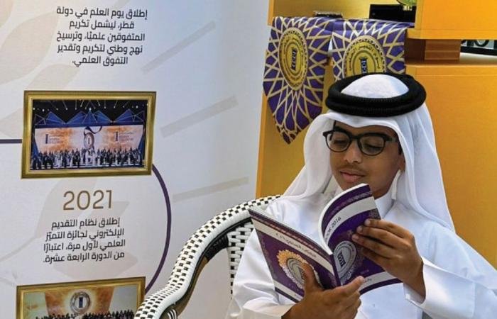 أخبار قطر | جائزة قطر للتميز العلمي| المبدع حسن المريخي : مصافحة سمو الأمير وسام فخر.. وأمي هي سر تفوقي | عيون الجزيرة قطر