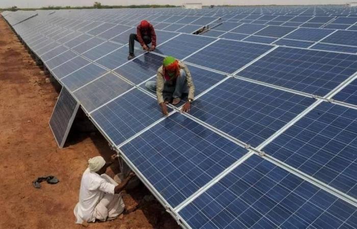 «تردد البنوك» يعرقل جهود الهند لنشر ألواح الطاقة الشمسية