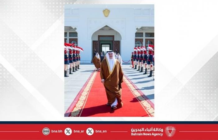 أخبار البحرين | سمو ولي العهد رئيس مجلس الوزراء يغادر أرض الوطن متوجهًا إلى دولة قطر في زيارةٍ أخوية | عيون الجزيرة