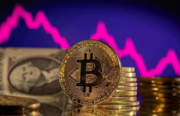 ذعر في الأسواق من هبوط البيتكوين إلى 50 ألف دولار