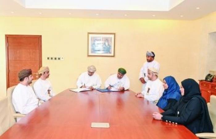 أخبار سلطنة عمان | اتفاقية لتمكين الطلبة العُمانيين من الالتحاق ببرامج متخصصة في الطيران | عيون الجزيرة الاخبارية عمان