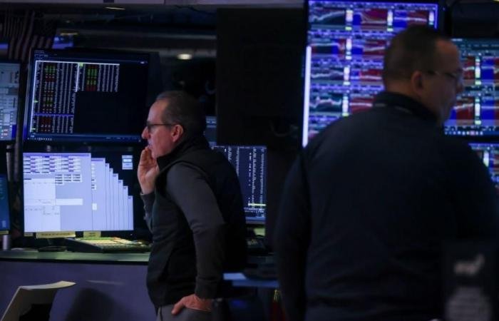 الأسواق العالمية تترقب البيانات والنتائج والتحركات الجيوسياسية