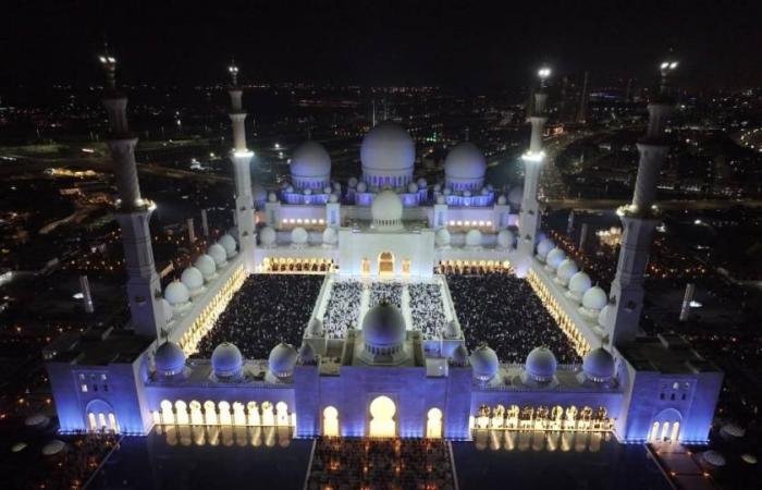 الامارات الان | رمضان في الإمارات.. أجواء روحانية ومرونة في العمل واستقرار في الأسواق | عيون الجزيرة الامارات