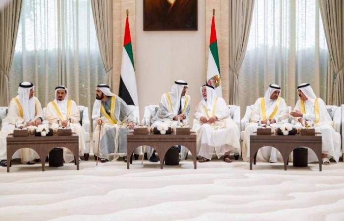 الامارات الان | حاكم الشارقة يهنئ رئيس الدولة ونائبيه والحكام بحلول شهر رمضان المبارك | عيون الجزيرة الامارات