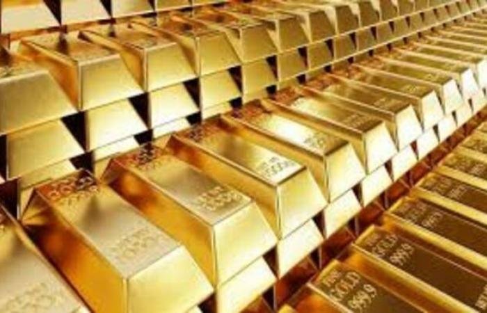 انخفاض أسعار الذهب 2% وسط قوة الدولار
