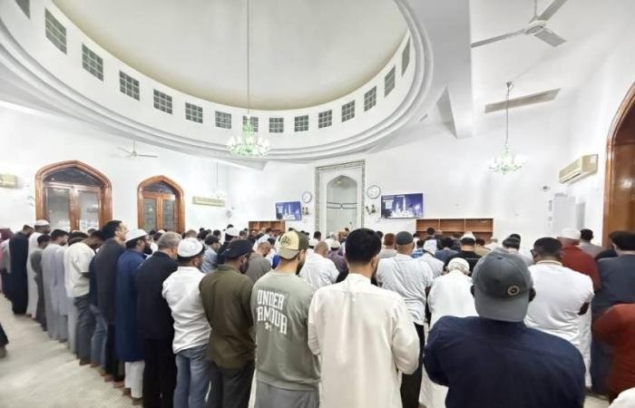 الامارات الان | مساجد الدولة تمتلئ بالمصلين في أولى ليالي رمضان | عيون الجزيرة الامارات