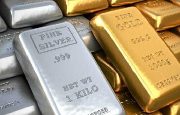الفضة تستعد للتفوق على الذهب بدعم الطلب الصناعي القياسي