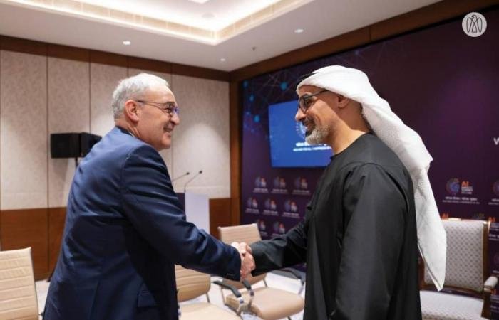 الامارات الان | خالد بن محمد بن زايد يبحث مع رئيس سويسرا التعاون في الذكاء الاصطناعي | عيون الجزيرة الامارات