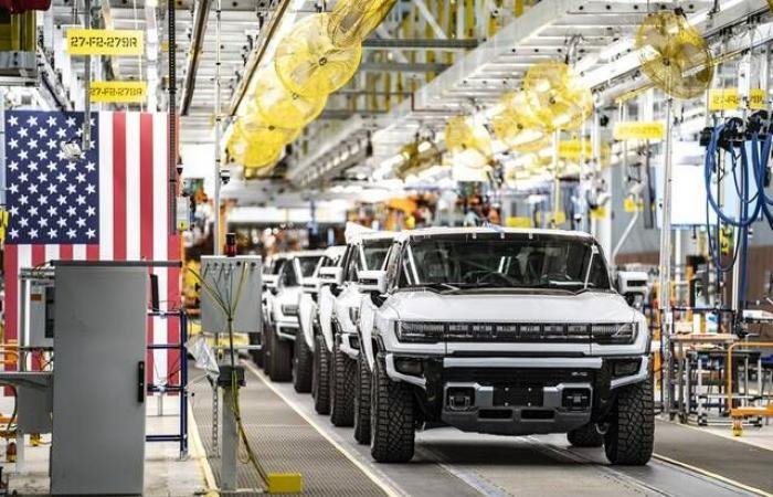 القطاع الصناعي الأمريكي يقفز ويتجاوز التوقعات