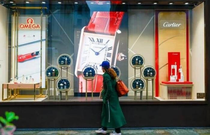 تراجع صادرات الساعات السويسرية متأثرة بضغوط السوق الأمريكية