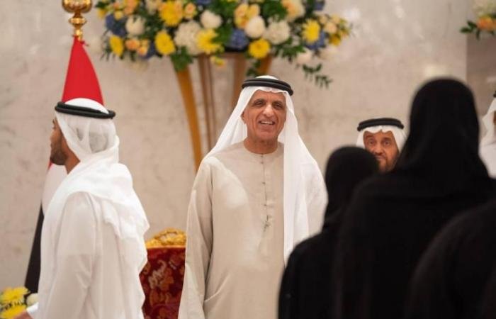 الامارات الان | سعود بن صقر يستقبل المهنئين بحلول شهر رمضان (فيديو) | عيون الجزيرة الامارات