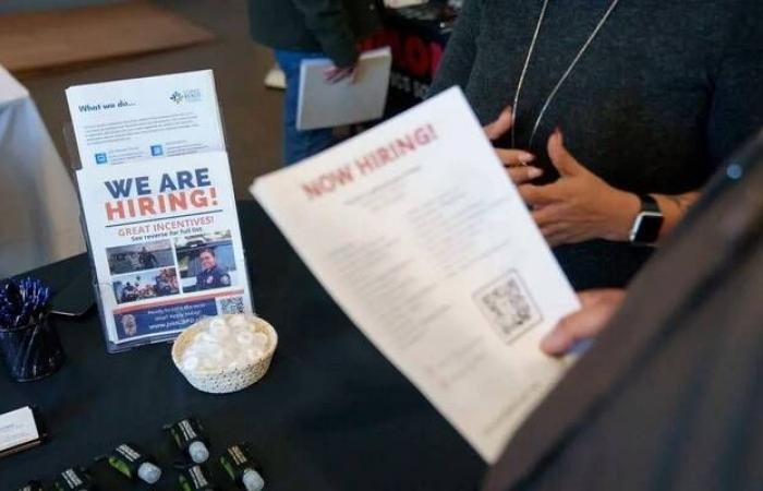 انخفاض طلبات إعانة البطالة الأمريكية الأسبوعية يتجاوز التوقعات