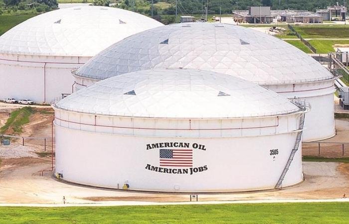 أعلى معدل لتشغيل مصافي النفط الأمريكية في شهر.. وانخفاض المخزونات