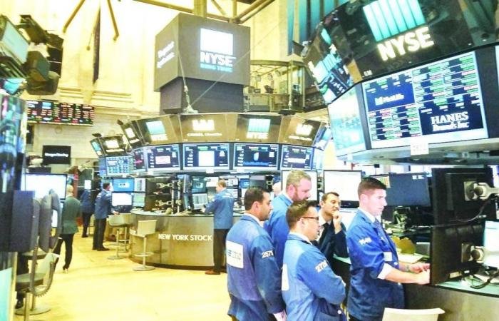 خسائر الاستثمار المباشر ونتائج الشركات تضغط على الأسواق العالمية