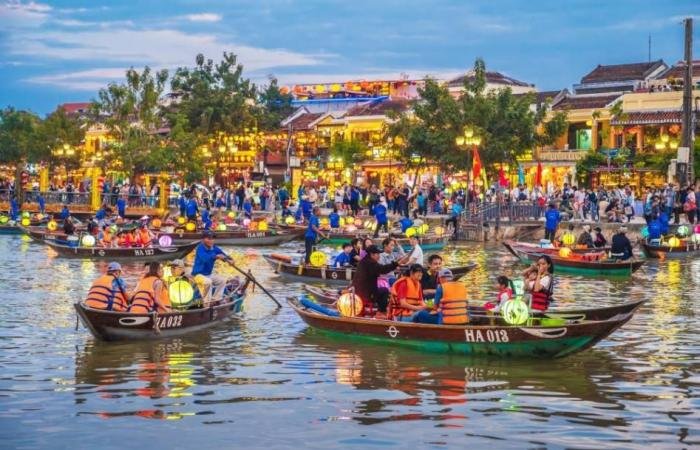 وجهات تفرض قيوداً للحد من «السياحة المفرطة»