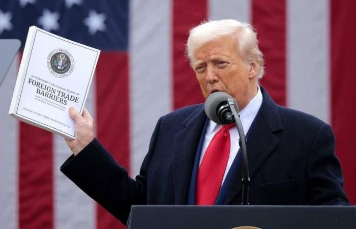 ترامب: الرسوم الجمركية على العالم ستكون 15% وليس 10%