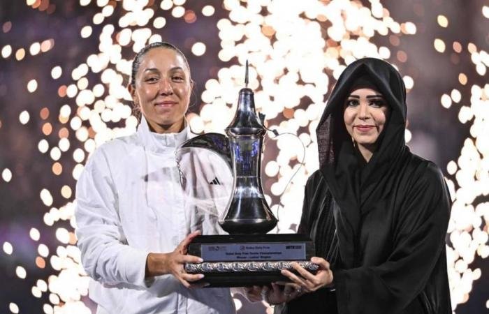 الرياضة الان | لطيفة بنت محمد تتوج بيغولا بطلة لـ«تنس دبي» | عيون الجزيرة الرياضي