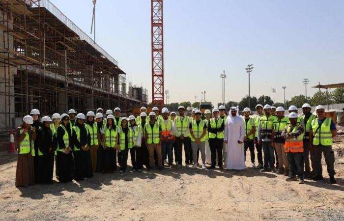 الامارات الان | طلاب «أمريكية الشارقة» يطلعون على مشروع المواقف متعددة الطوابق | عيون الجزيرة الامارات