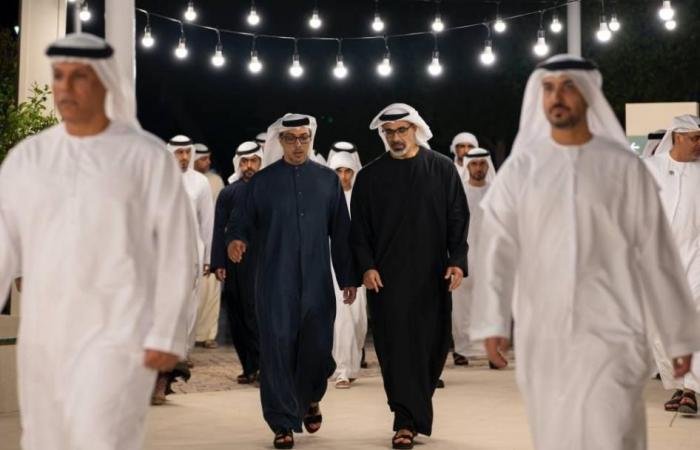 الامارات الان | منصور بن زايد وخالد بن محمد بن زايد يحضران المجلس الرمضاني لحكومة أبوظبي | عيون الجزيرة الامارات