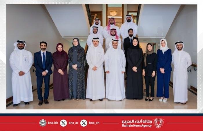 أخبار البحرين | وزير الإعلام يلتقي منتسبي الدفعة الحادية عشرة من برنامج رئيس مجلس الوزراء لتنمية الكوادر الحكومية | عيون الجزيرة