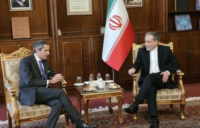 عراقجي وجروسي يدعوان إلى «مشاركة بناءة» للتوصل إلى اتفاق نووي دائم | عيون الجزيرة