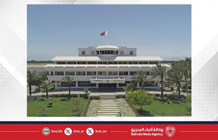 أخبار البحرين | خفر السواحل تقبض على بحار مخالف وتضبط شباك جر قاعية بعد فرار قارب من منطقة المسح البحري ثلاثي الأبعاد | عيون الجزيرة