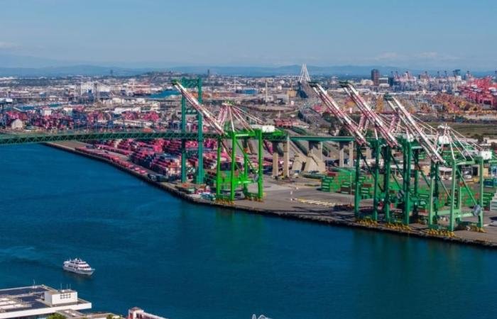 بكين تحضّ واشنطن على إلغاء الرسوم الأحادية بعد قرار المحكمة العليا