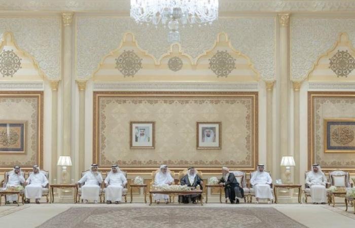 الامارات الان | سلطان يستقبل المهنئين بشهر رمضان المبارك | عيون الجزيرة الامارات