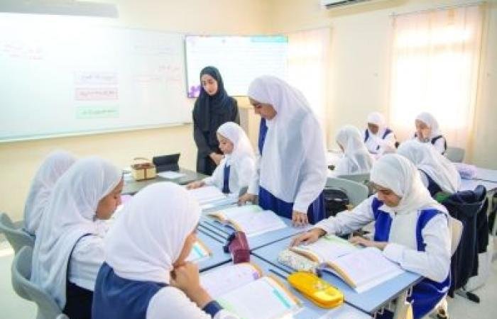 أخبار سلطنة عمان | سلطنة عُمان تحتفل بيوم المعلم العُماني تقديرا لدوره في بناء الأجيال | عيون الجزيرة الاخبارية عمان