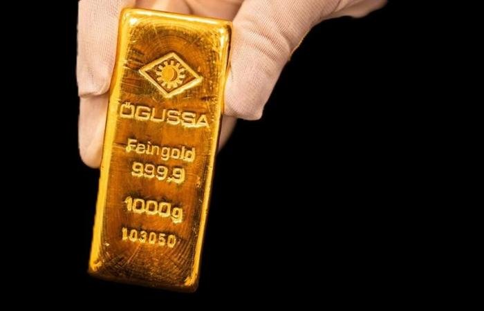 الذهب يرتفع إلى أعلى مستوى في 3 أسابيع مع انخفاض الدولار