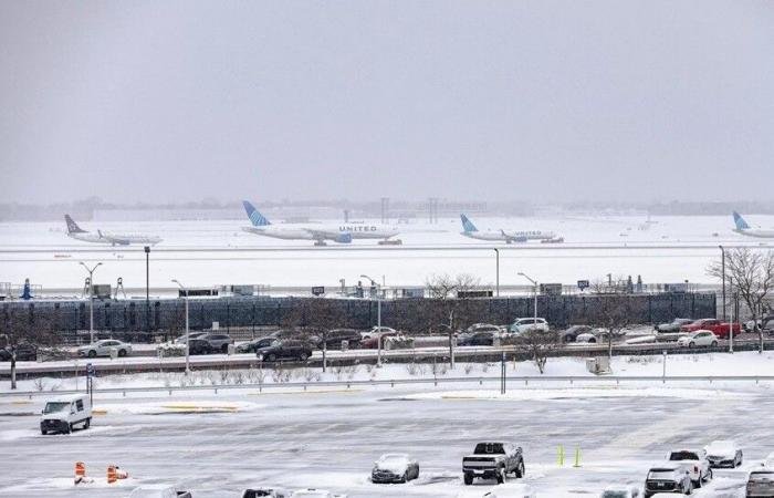 أخبار قطر |  إلغاء آلاف الرحلات الجوية في الولايات المتحدة بسبب عاصفة شتوية قوية | عيون الجزيرة قطر