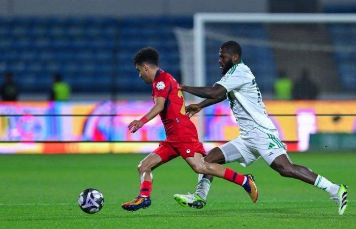 الأهلي يقفز للصدارة