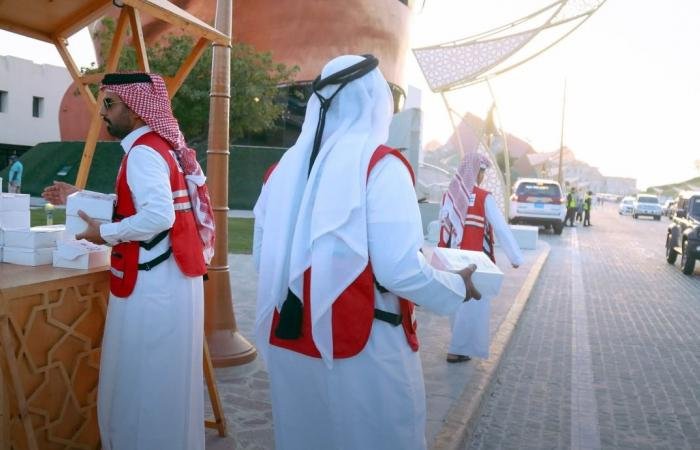 أخبار قطر | الهلال الأحمر القطري يواصل مبادرة إفطار الصائم الجوال في كتارا | عيون الجزيرة قطر