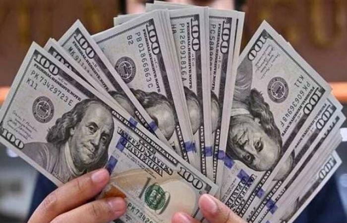 «رويترز»: الدولار فقد 10% من قيمته في 2025