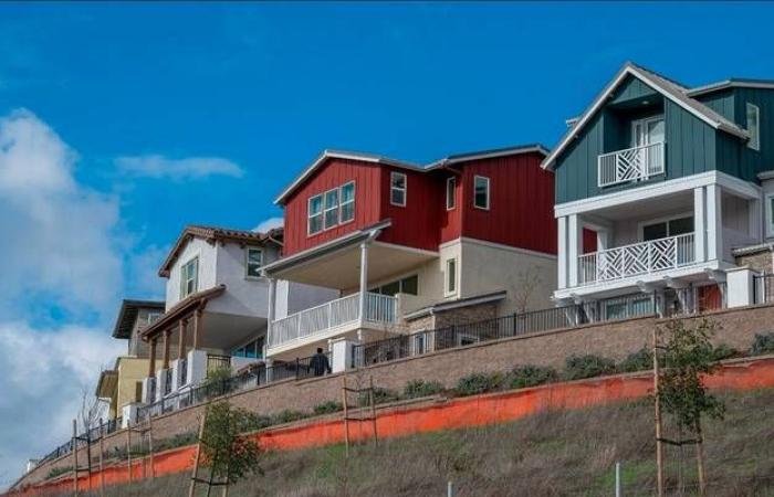 تراجع معدلات الرهن العقاري الأمريكي إلى أدنى مستوياتها منذ 2022