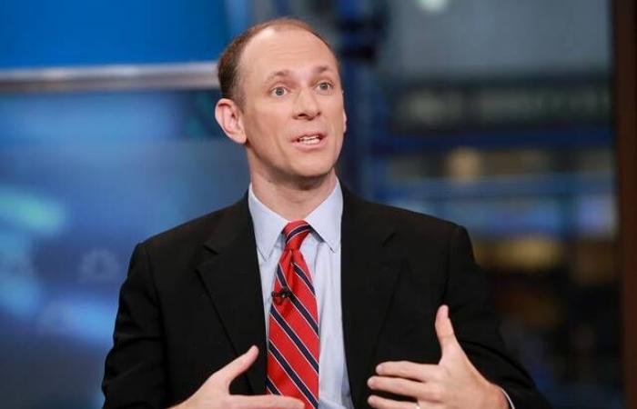 رئيس فيدرالي شيكاغو: الوقت غير مناسب لخفض الفائدة