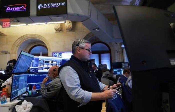 "وول ستريت" تغلق على ارتفاع مدعومة بمكاسب "AMD" وأسهم البرمجيات