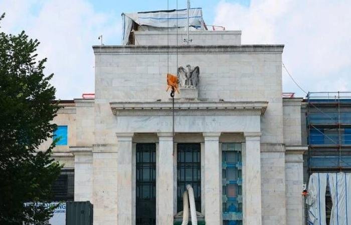 عضوا الفيدرالي يكشفان تأثير الذكاء الاصطناعي على الفائدة وسوق العمل