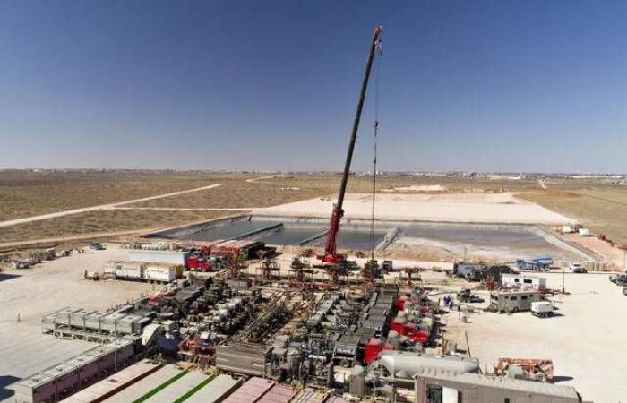 أساطيل التكسير الهيدروليكي الأمريكية تهاجر للخارج مع تباطؤ النفط الصخري