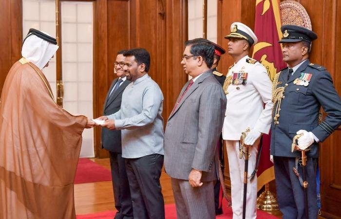 أخبار قطر | رئيس سريلانكا يتسلم أوراق اعتماد سفير قطر | عيون الجزيرة قطر